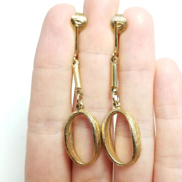 Vintage Long Dangle Clip On Earrings, Gold Tone Oval Drops, Retro Estate - Picture 1 of 5